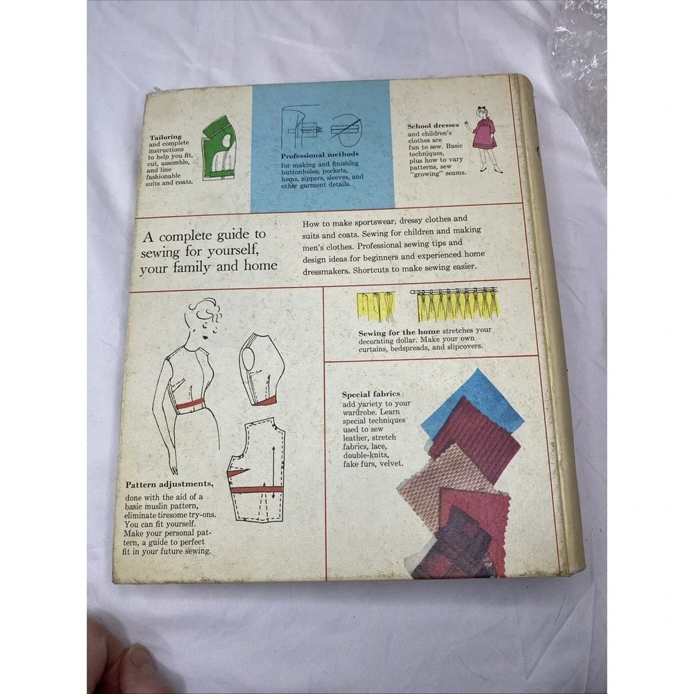 Vtg 1970 Sewing Book Better Homes and Gardens Illustrated HC 5-Ring Binder